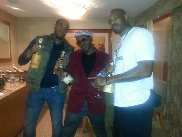 Moe_the_Monster's tweet photo. #LALife #goodtimes #workhardplayhard #flashbackfriday #afterthescene @FlashBrownxxx @JovanJordanXXX &amp; @me http://t.co/1tWJIOVd1n