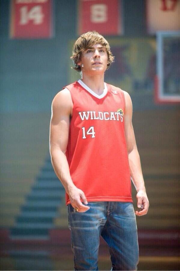 admit it, your first real crush was Troy Bolton 😍😍