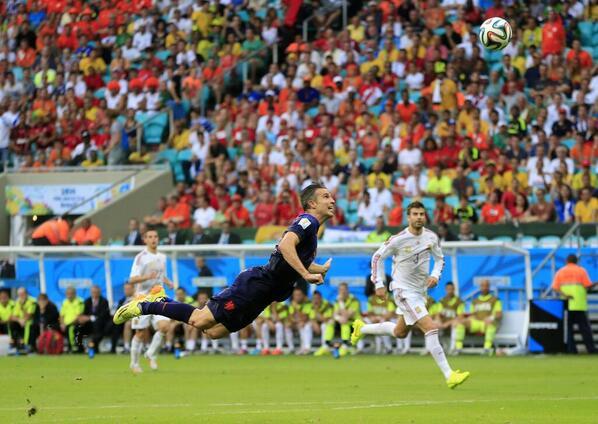 manly_nl's tweet photo. Hoeveel retweets voor man of the match Van Persie? #spaned http://t.co/1r8WlRnH8n