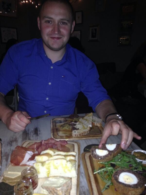 uk_griff's tweet photo. @Sturtyboy81 #HappyMan @friendsofham http://t.co/1rbhSlEzmm