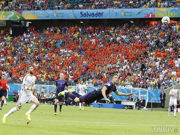 simonzwartkruis's tweet photo. Pica van de dag, vd week, vd maand, vh jaar @Persie_Official #Oranje http://t.co/jyyuorNUGw