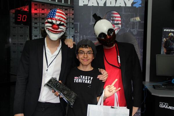 PAYDAYGame's tweet photo. This Heister won an @nvidia TITAN at #E3 ! We wanted to keep it for ourselves, but it just wasn't in the cards... http://t.co/StxrQMLaW2