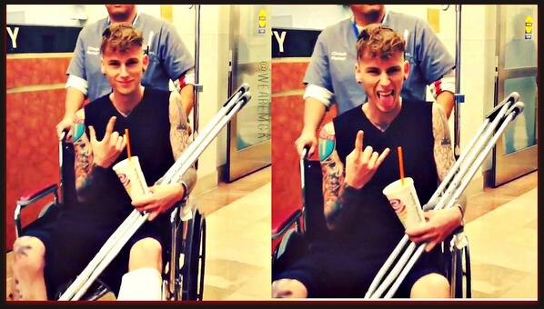 WEAREMGK's tweet photo. L's Up When You See Me.
#mgk #laceup #est19xx #brokenfoot #healedfoot http://t.co/XFx0aziWLM