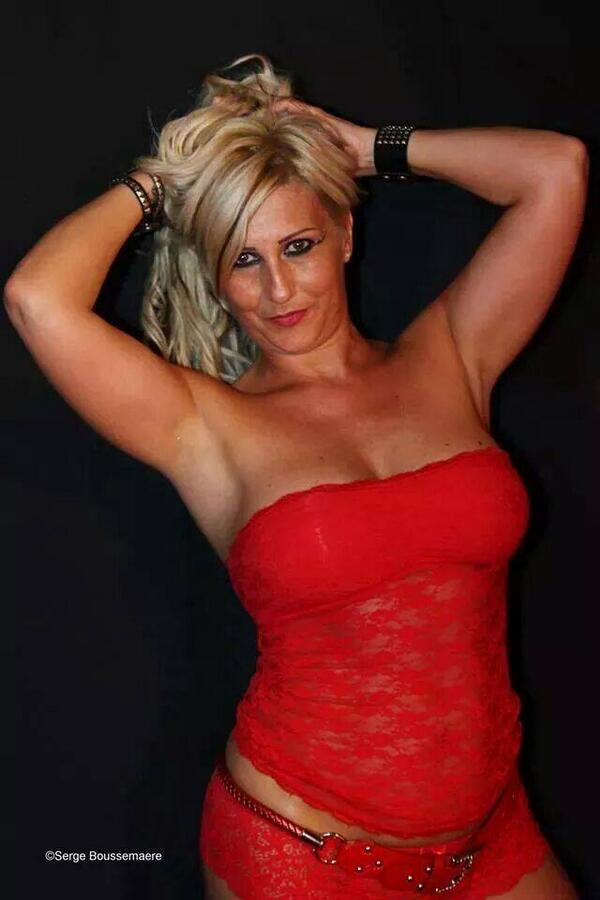 SugarMomma0's tweet photo. #sugarmommas #milfs Maelys Zeven Show, from Charleroi. http://t.co/gFCiKluLJV