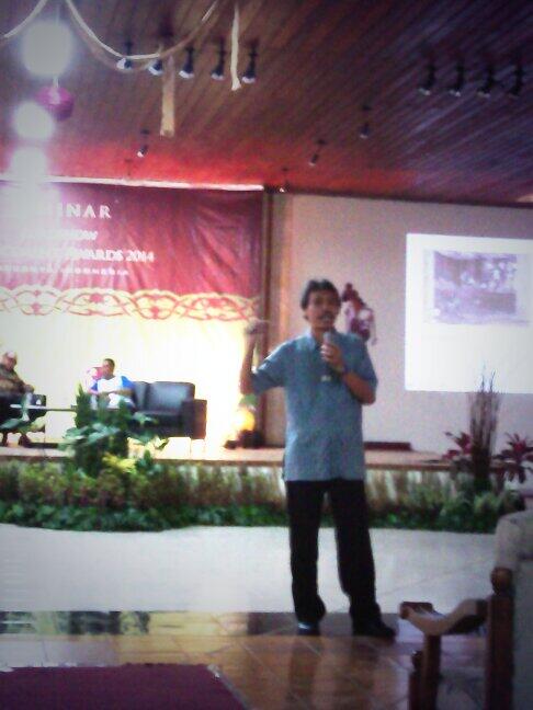 Presentasi tentang `how to develop pre-fabricated house for better indonesia` oleh Bpk. Arief
