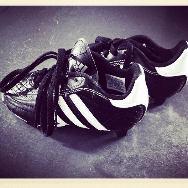 robinsonstef's tweet photo. Let the games begin. #firstcleats #b4heturns3 http://t.co/lcYfWiICPJ