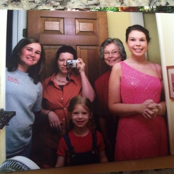 thelaurenphelps's tweet photo. We took selfies before they were cool. @kathrynaughtry @TheTreva http://t.co/9m2SMrPN8l