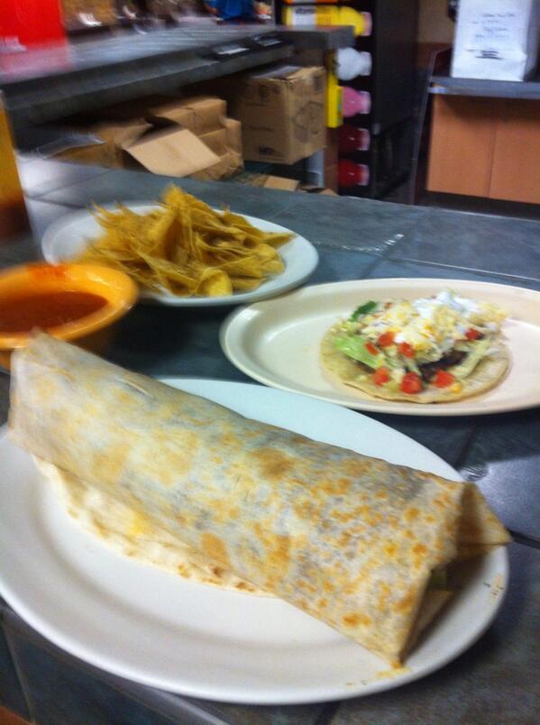 b_toe25's tweet image. Idk if the pic does it justice, the thing was the size of my forearm. #chitown #greatfood