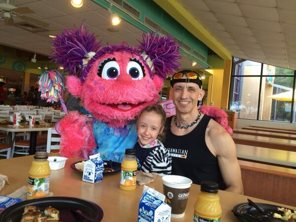 ItalianX2's tweet photo. Posing with the characters at a theme park. #DadWin @SproutChannel http://t.co/SIhXTsA2hY