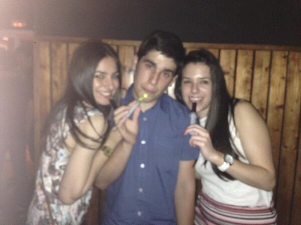 TeruelMari's tweet photo. Los caris en @lelipoppub http://t.co/dZ1mXzNHpl