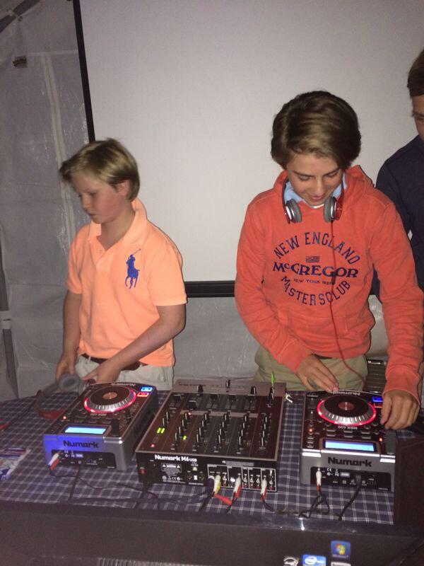 StreamBeats2014's tweet photo. #examenfeest http://t.co/tz9r5IzTbk