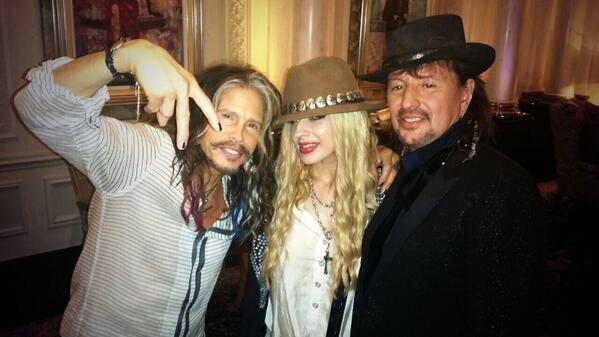 IamStevenT's tweet image. LOOK WHO WE RAN INTO... @THEREALSAMBORA @ORIANTHI