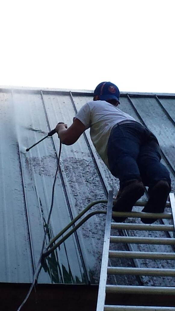 GC_Window_Clean's tweet image. Great action photo! #employees