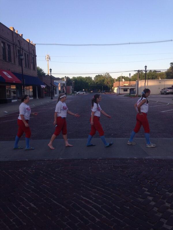 scott_riha's tweet photo. The #rumble #AbbeyRoad http://t.co/wO3fPo0SfS