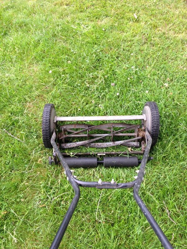 Jamziee9's tweet image. Cutting grass, or simply flattening the lawn? #joke #Uselessmachine