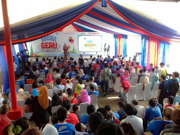 DaihatsuInd's tweet photo. Ada info menarik nih
Seminar safety Driving bersama pak Polisi, yg masih di luar ayo merapat :) http://t.co/y3IJaIndWN