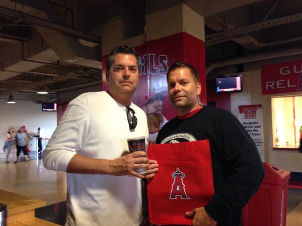 jrafalski34's tweet photo. Two angels having fun in LA. Can't wait to go back. Not missing the traffic! http://t.co/zi5jncLeTH