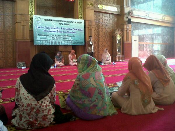 #polri hadiri kegiatan fkmt diBalaikota Depok penceramah KH. M Idris A.S, MA &amp; Dra. Hj. Elly Farida @restadepok