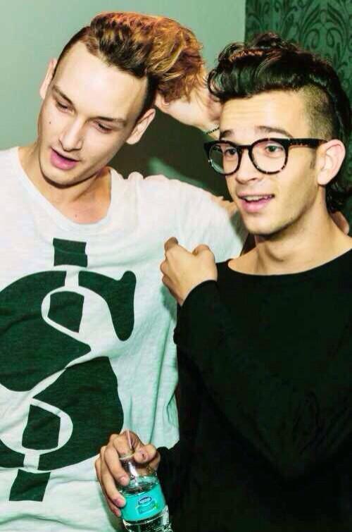 matty's hair on X: ""@alexthealy Matty Healy (in glasses 😭) and George  Daniels http://t.co/eenDssZGeB" why matty why #toopreciousforthisworld" / X
