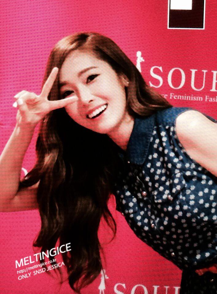 [PIC][14-06-2014]Jessica tham dự buổi fansign lần 2 cho thương hiệu "SOUP" vào trưa nay - Page 2 BqENB2HCAAARwJJ