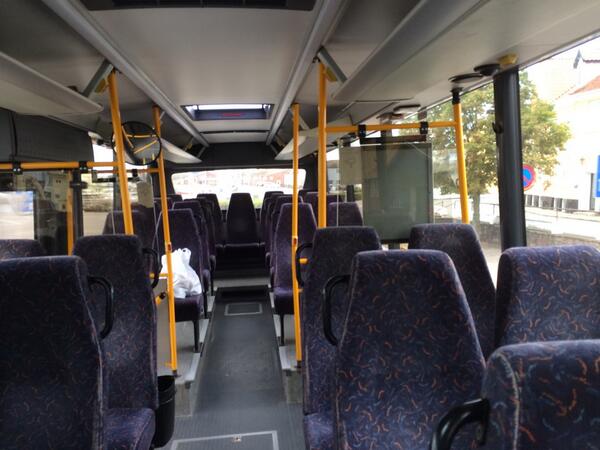 Folkemodet's tweet photo. Masser af plads i bussen her til morgen. Glæder os til at se jer på Speakers Corner i dag. #fmdk http://t.co/MZ9qNI2BO2