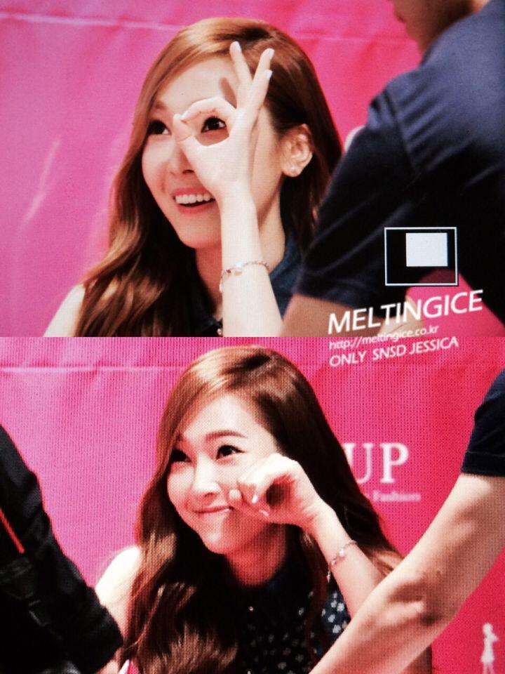 [PIC][14-06-2014]Jessica tham dự buổi fansign lần 2 cho thương hiệu "SOUP" vào trưa nay - Page 2 BqEOrHJCEAAFeg2