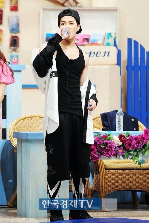 BqEknPzCcAA8zi2.jpg:large