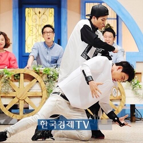 BqElcS6CcAEFeUg.jpg:large