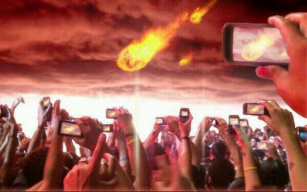FunnyQuotees's tweet photo. What I Imagine Everyone Will Do In The End Of The World. http://t.co/DapXjE4yYC