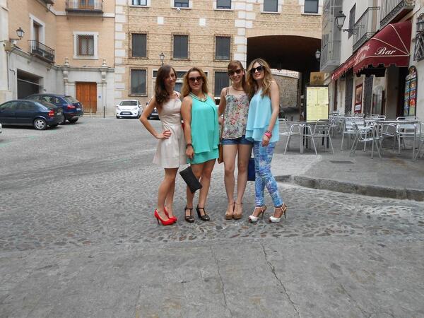 ¡Muchísimas gracias por el día tan genial de ayer! Os quiero chicas ^_^