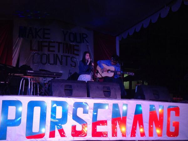 Envy bgt nih sama pasangan mesra azma&amp;erika yg lagi bawain lagu nya i won't give nya jason mraz😍😍