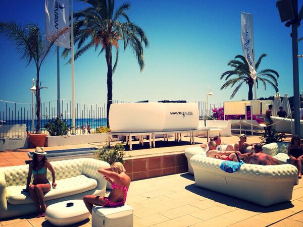 SolHouseCalvia's tweet photo. Con los últimos preparativos de la #JeanWaveSession! Estamos con muchas ganas @carlosjean! http://t.co/DGqpNb0aNA