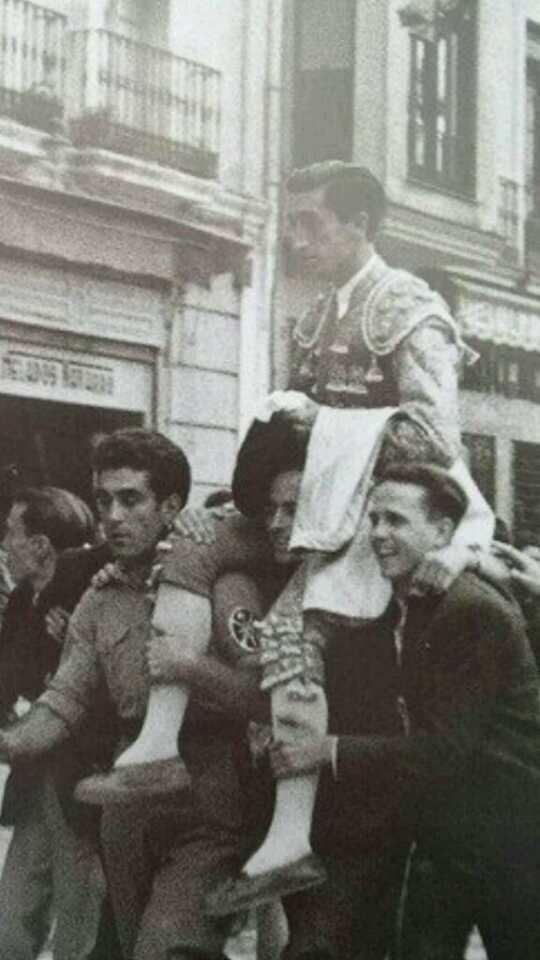 Jose_Tomas_'s tweet photo. Cuando existía el respeto por los toreros.
#TendidoCero http://t.co/NRI5kmTEhT