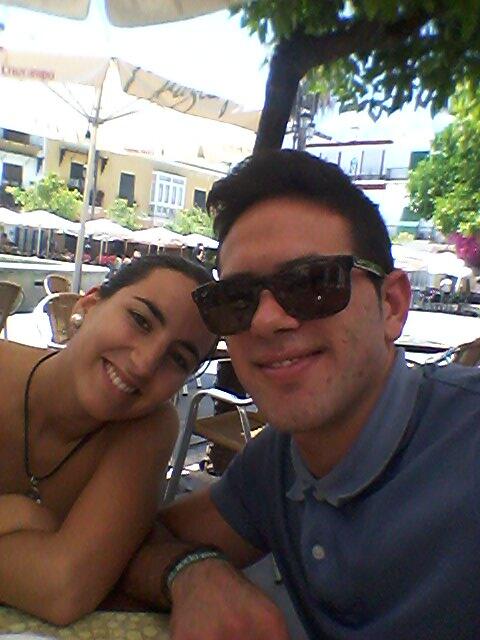 joseca_92's tweet photo. Tapeando con @Natalia_gc07 natalia en la plaza gabildo jejeje #mencantaaa traete la cuentejita cuando puea jajaja http://t.co/TK8Y9MIASn