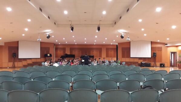 MusicFestUPH's tweet photo. Orchestra Rehearsal for tomorrow concert, "Amadeus," UPH Orchestra,conducted by Dr.Tomislav Dimov.19.00 at D.501.free http://t.co/JmqkSknfZE