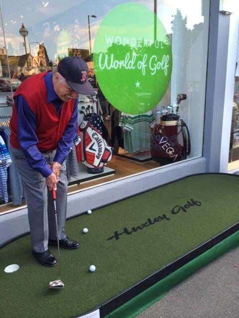 Sir Bruce trying his luck with the 100k putter. Thanks to all of you who joined us for that special evening.