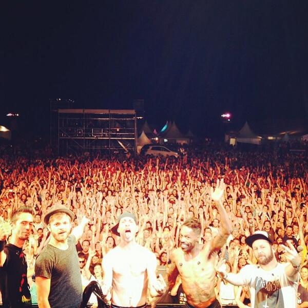 LesFg2015's tweet photo. @SkipTheUse : merci les mecs ! Bons baisers de Tournus ! #LesFG2014 http://t.co/ZObEUYiBHF
