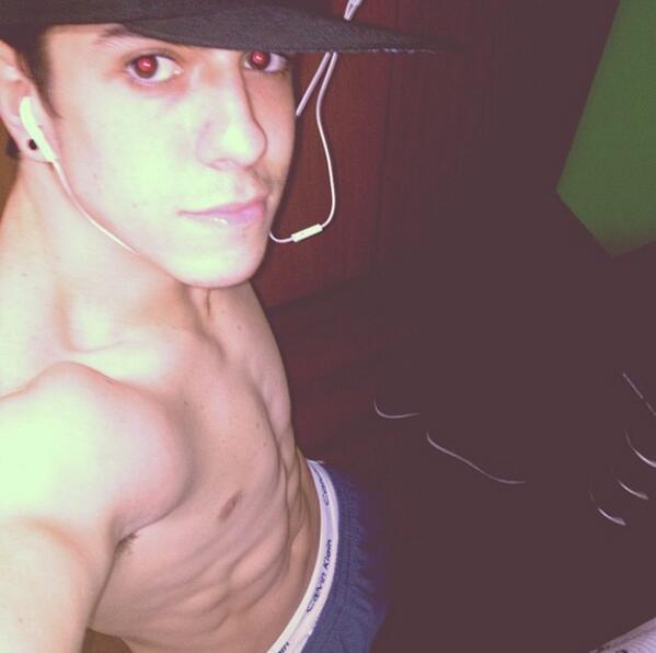 BallaMarcos's tweet photo. Desempenho e o que conta ✌️😁rsrs http://t.co/5JGvUog5BZ
