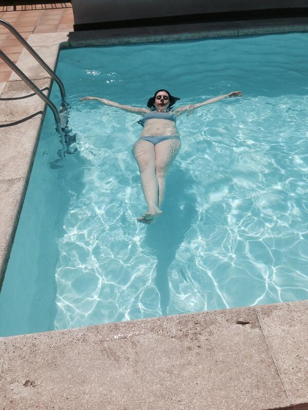 BernatIris's tweet photo. that's happening!🏊🏊 #bitime #birrelaxingswimbath #enshandonattempslliure http://t.co/Hhae9muxZH