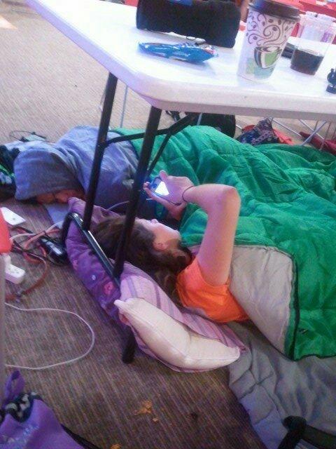 McKenzieG17's tweet image. #soHacks 6:00 AM and we have an app!!! Only took us about 12 hours.....