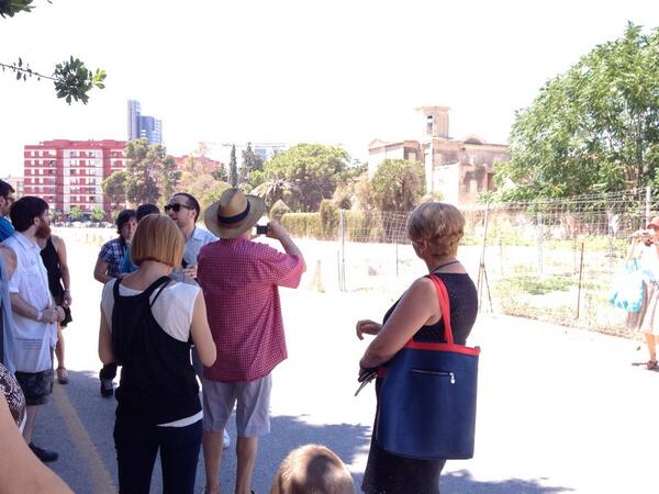 Acabem la visita per visitar el #patrimoni a #Trànsits visitant el Casino de l'Americà. Gràcies al guia: @jlGarMa.