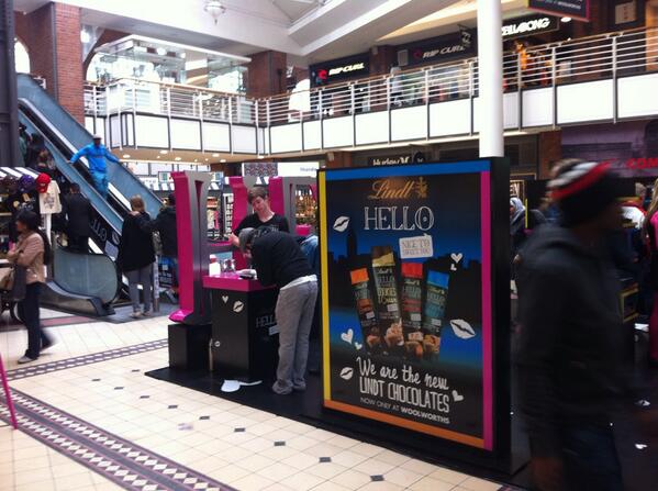 SifisoMaz's tweet photo. Really cool activation by Lindt at the @VandAWaterfront crossing my fingers that we won something! #LindtHelloSa http://t.co/TanHFJpjwD