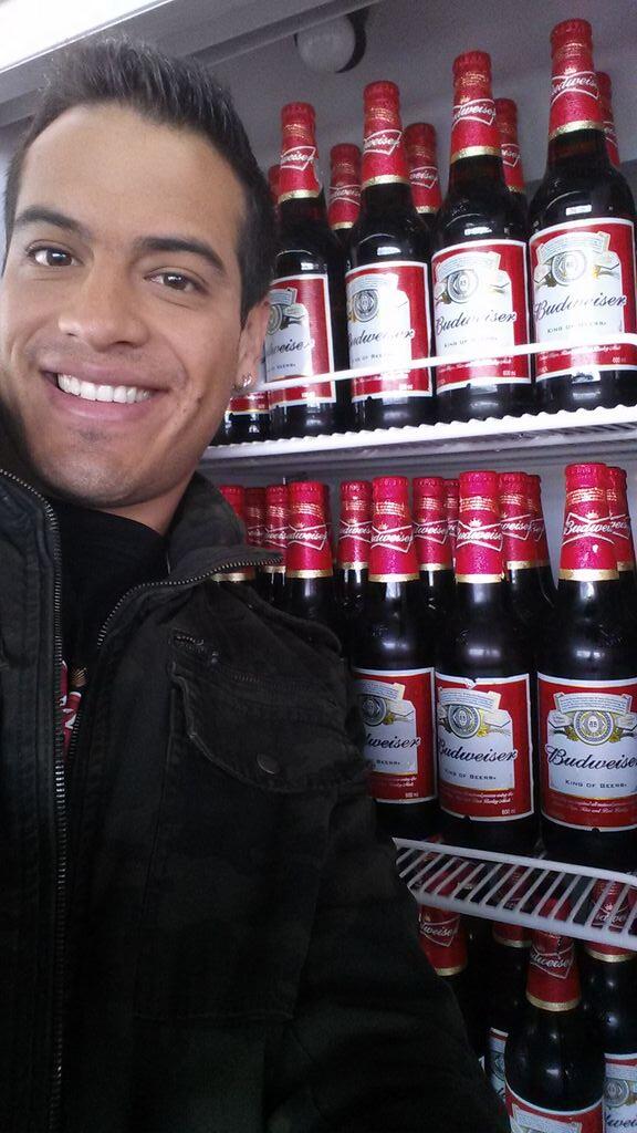 ErnestoJimenex's tweet photo. Ya estamos viviendo el Mundial en @PlazaNortePeru con el #BudweiserFestival @BudPeru ¿Qué esperan? http://t.co/96uSpdlTww
