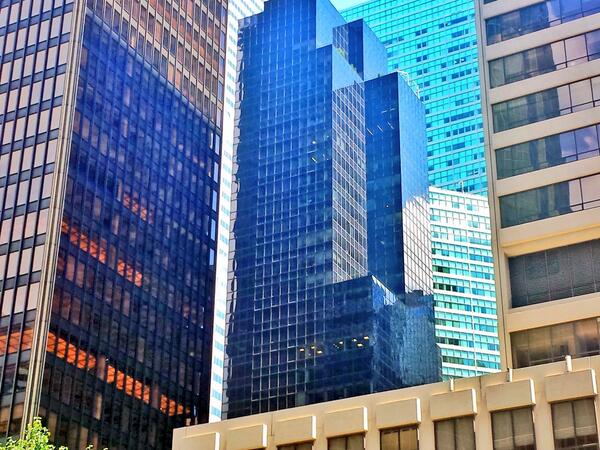 NewYorkHabitat's tweet photo. RT @gigi_nyc: Nice day to walk along Park Avenue #NYC and see the different building textures. http://t.co/vTvF5bnnyQ