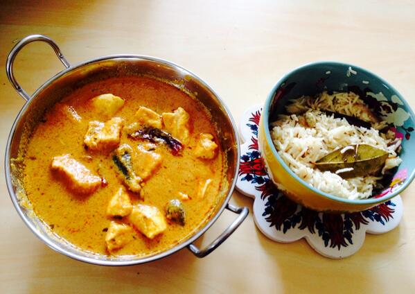 HumiHG's tweet image. Lunch anyone? ...trying out the @Anjum_Anand Korma Curry with homemade basmati rice today....#spicetailor #feedback