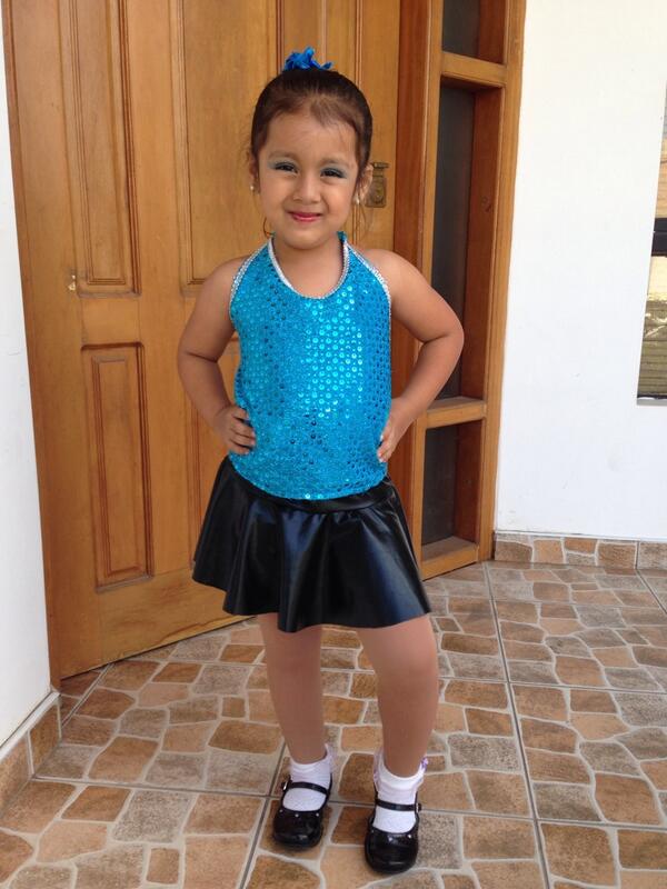 Angelitoba's tweet photo. Mi princesa antes de su actuación por el día del papi!!! http://t.co/QizqJ8ZgBm