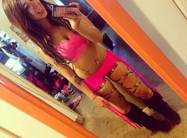 RaveSluts_'s tweet image. 😛