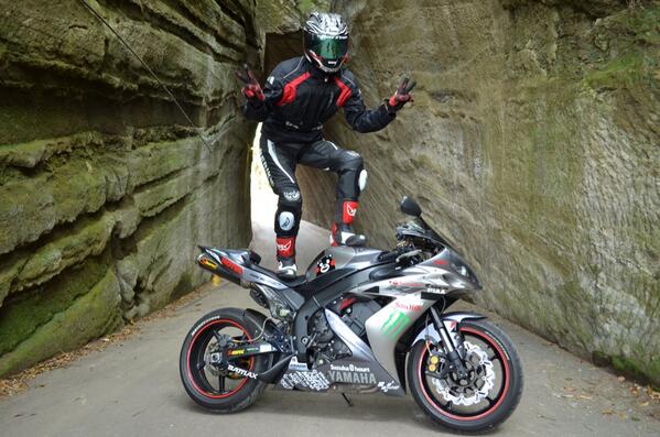 綺麗なバイク ライダー ファッション 人気のファッション画像