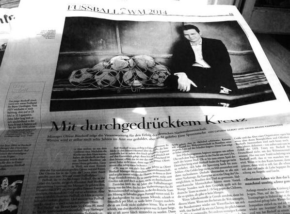 "Wenn er in den Raum kommt,
dann wird es still", sagt Rolf Bierhoff über seinen Sohn. Ein Porträt des Managers  #dfb