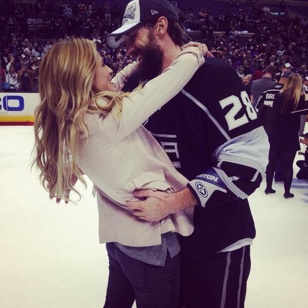Erin Andrews celebrates with Jarret Stoll after LA Kings win Stanley Cup (Video)
